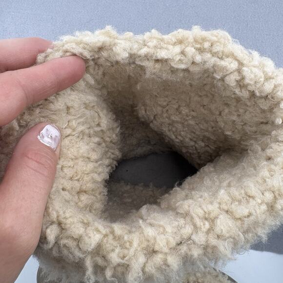 Crocs Womens Nadia Faux Fur Sherpa Lined Winder Boots Clogs Size 10 Tan Cream - Picture 13 of 13